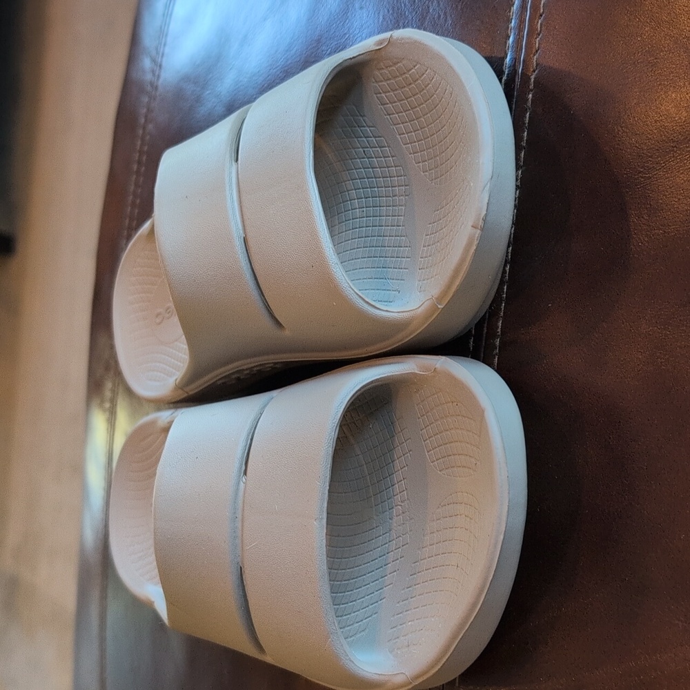 Oofos Grey Slides 7 - Picture 11 of 11